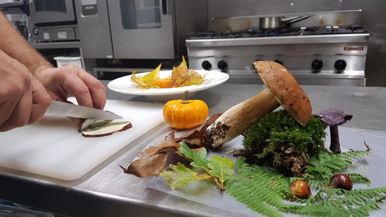 Logis - Hostellerie & Restaurant Du Marche Le Cateau-Cambresis Eksteriør billede