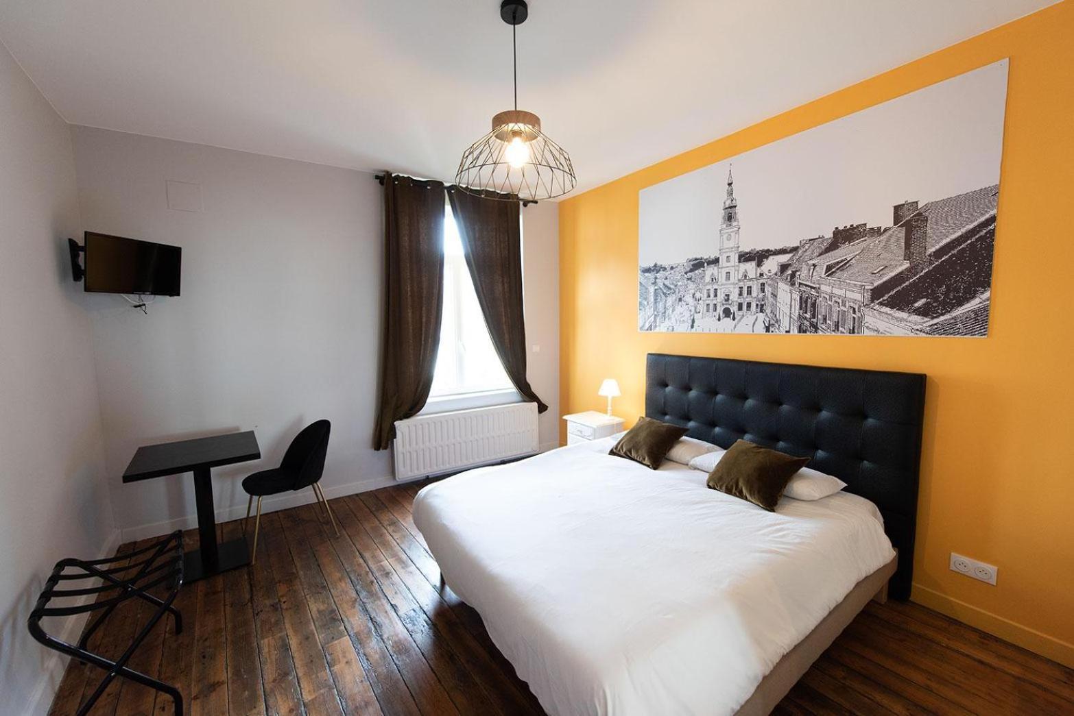 Logis - Hostellerie & Restaurant Du Marche Le Cateau-Cambresis Eksteriør billede