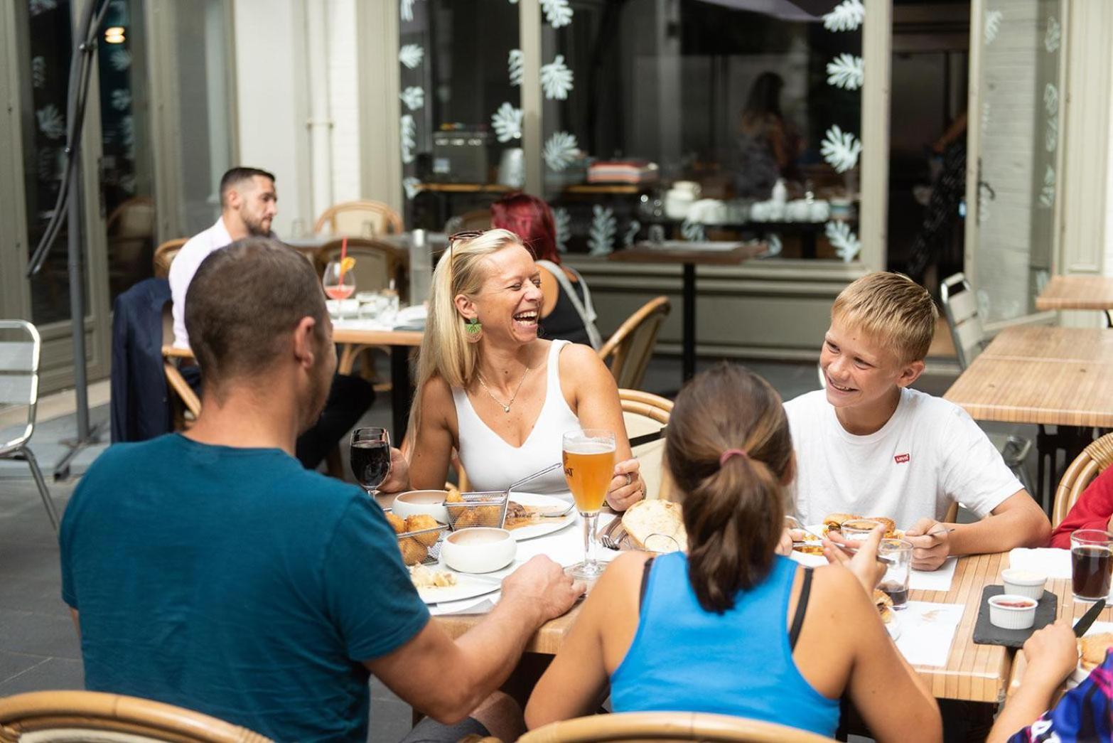 Logis - Hostellerie & Restaurant Du Marche Le Cateau-Cambresis Eksteriør billede