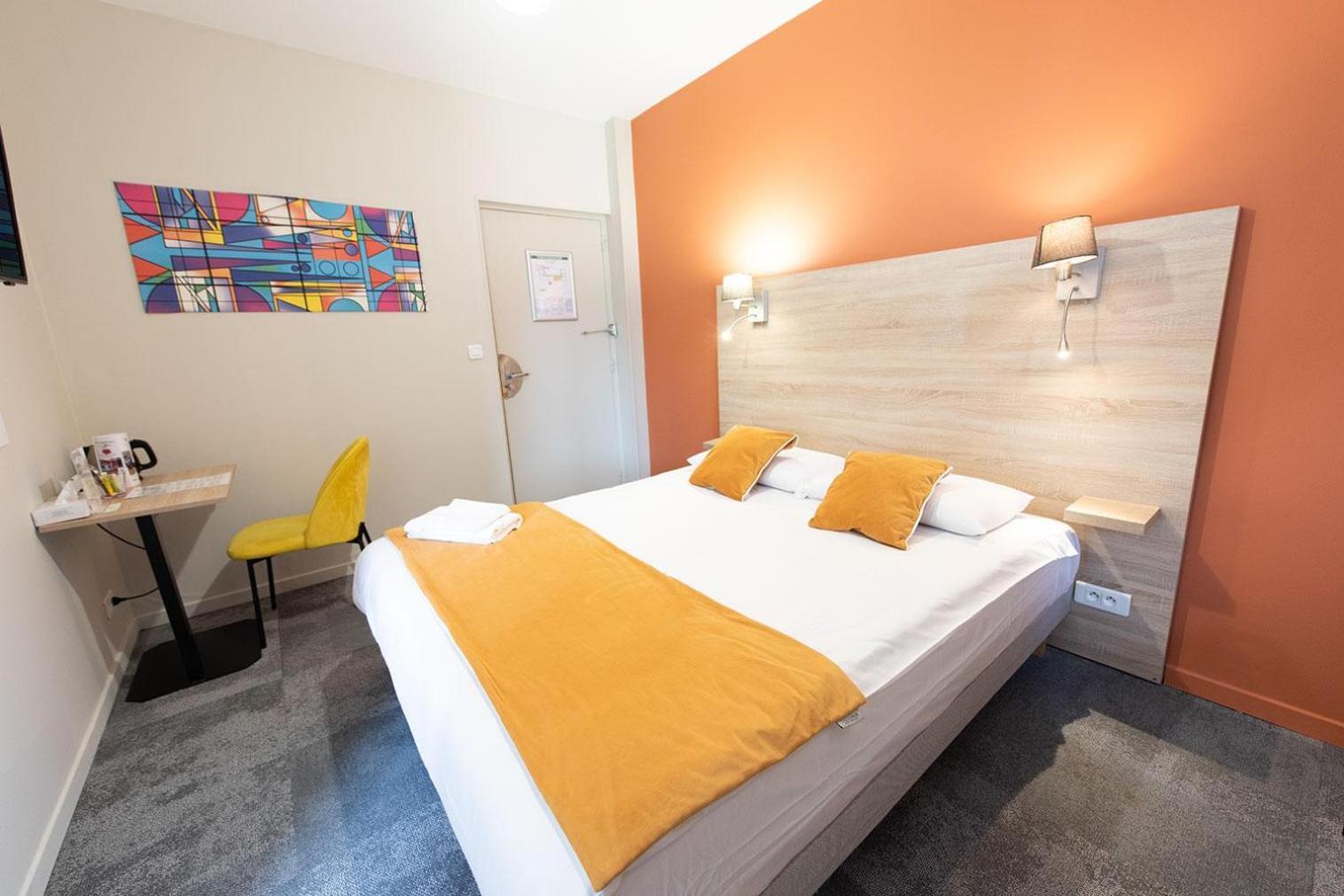 Logis - Hostellerie & Restaurant Du Marche Le Cateau-Cambresis Eksteriør billede