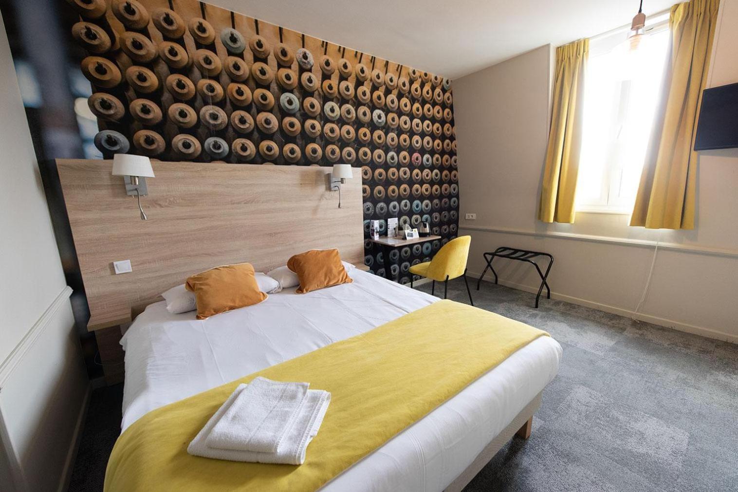 Logis - Hostellerie & Restaurant Du Marche Le Cateau-Cambresis Eksteriør billede